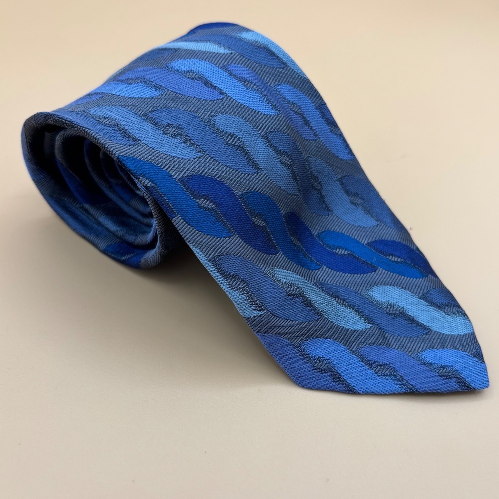 Paul Stuart Mens Blue Geometric Woven Silk Tie Handmade USA Fabric England